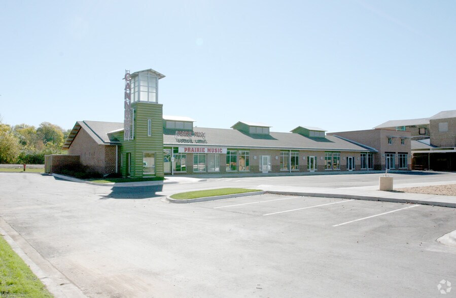 More Photos Of 343-395 E Linnerud Dr, Sun Prairie General Retail For Lease