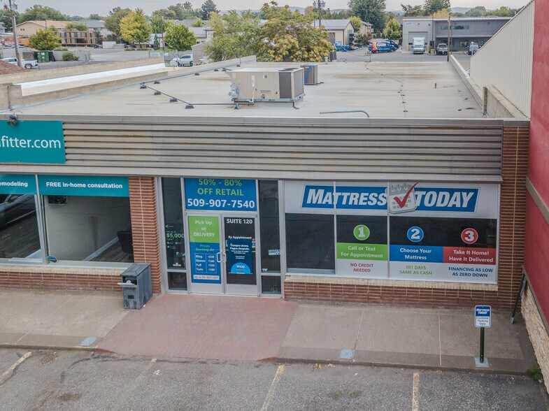 More Photos Of 4207 W Clearwater Ave, Kennewick General Retail For Lease