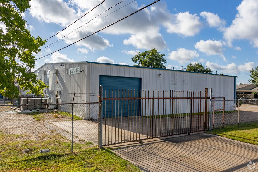 More Photos Of 8422 Bascom St, Houston Warehouse For Lease
