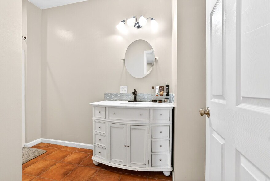 More Photos Of 1049 County Road 539, Valley Flex For Sale