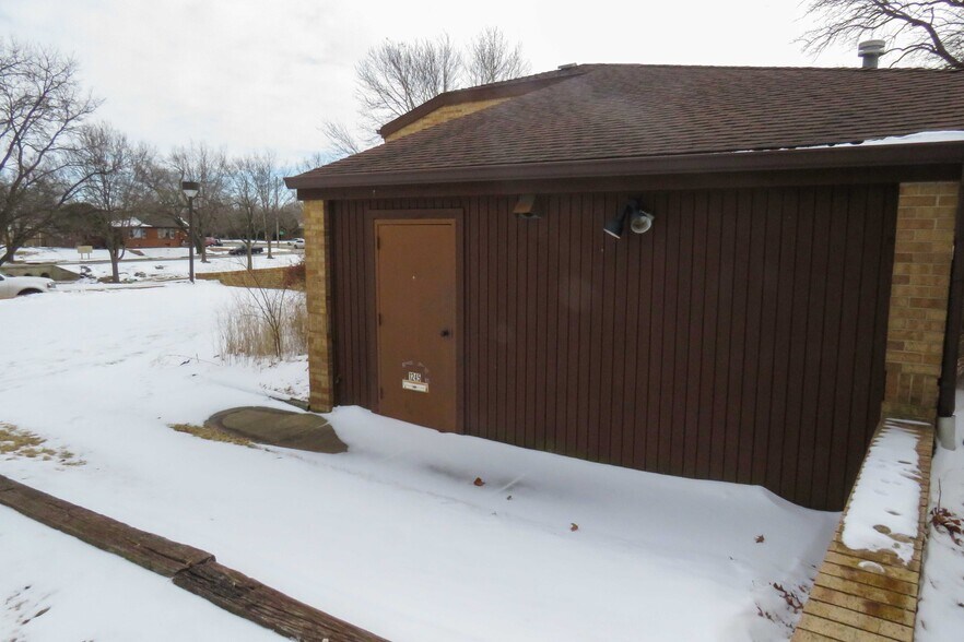 More Photos Of 1245 S Fabrique Dr, Wichita Flex For Sale