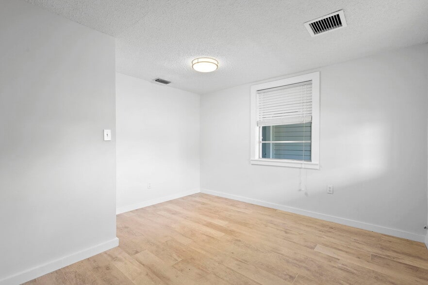 More Photos Of 42554 Maggie Jones Rd, Paisley Horse Stables For Sale