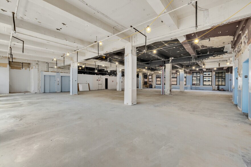 More Photos Of 131 W 35th St, New York Office For Sale