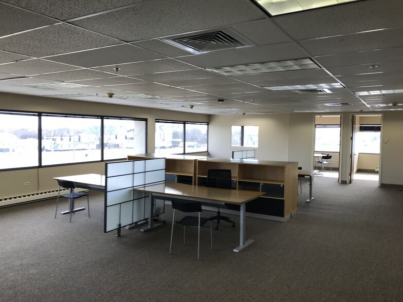 More Photos Of 1300 Greenbrook Blvd, Hanover Park Office For Lease