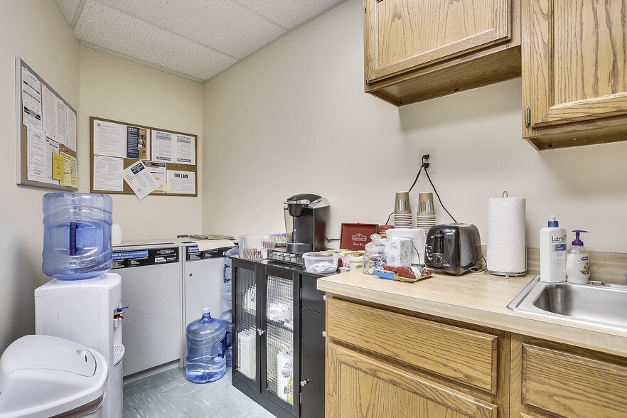 More Photos Of 7231-7243 Hanover Pky, Greenbelt Office For Lease