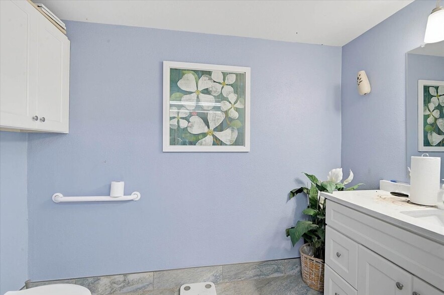 More Photos Of 2160 Gulf Gate Dr, Sarasota Storefront For Sale