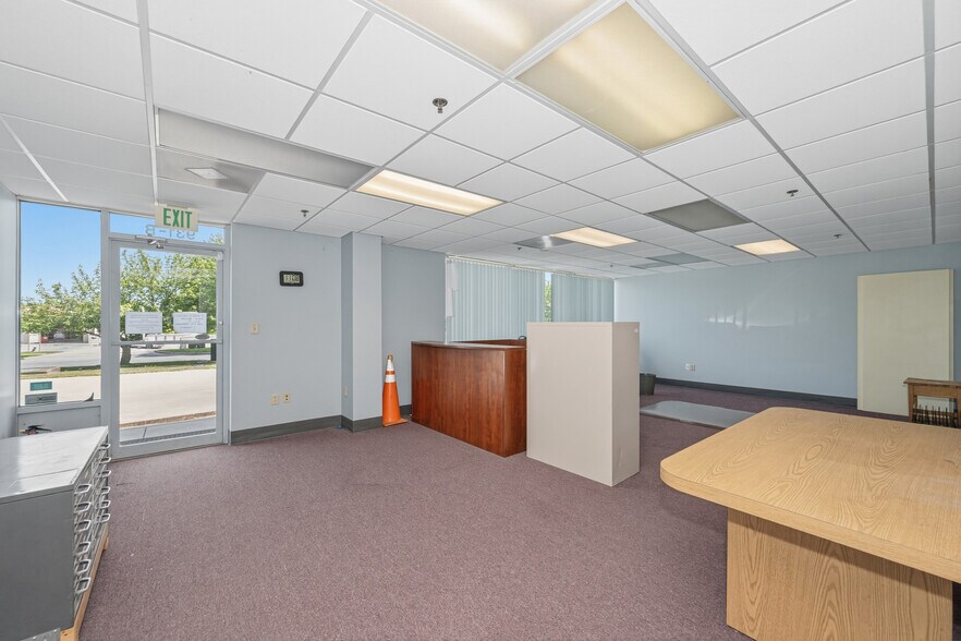 More Photos Of 931 Sweeney Dr, Hagerstown Flex For Lease