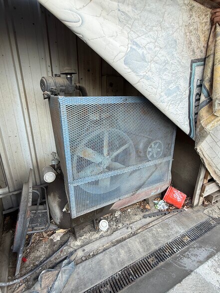 More Photos Of 2990 N Townsend Ave, Montrose Light Distribution For Sale