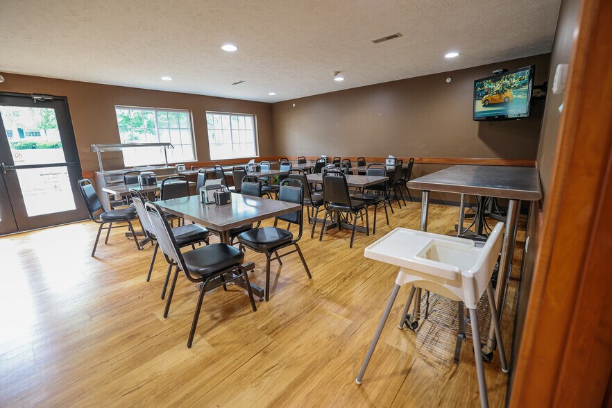 More Photos Of 625 W Washington St, Pittsfield Hotel For Sale