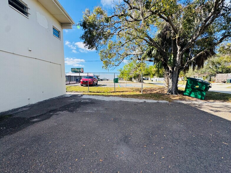 More Photos Of 4509 Bee Ridge Rd, Sarasota Medical For Sale