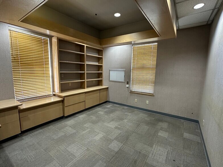 More Photos Of 201 E Orangeburg Ave, Modesto Office For Sale