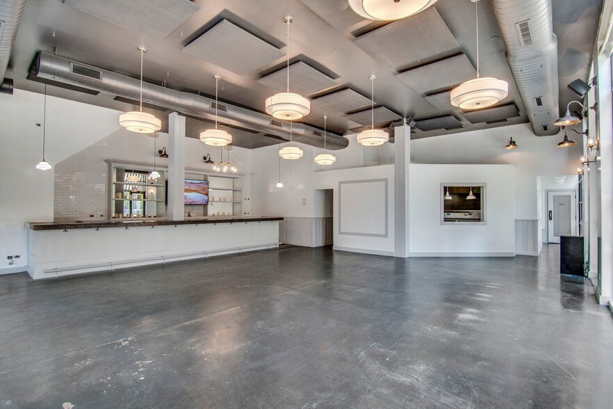 More Photos Of 1700 W Division St, Chicago Apartments For Lease