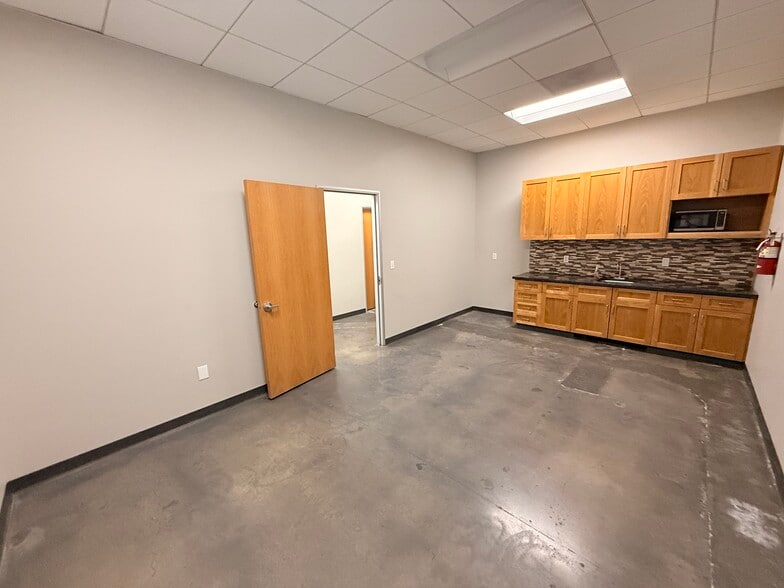 More Photos Of 9350 Eton Ave, Chatsworth Warehouse For Sale