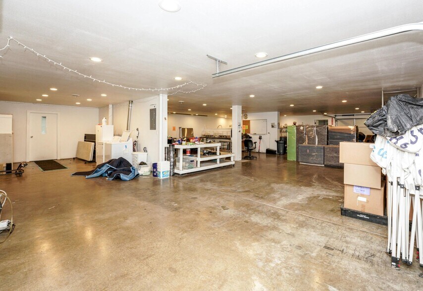 More Photos Of 5515 W Florist Ave, Milwaukee Warehouse For Sale