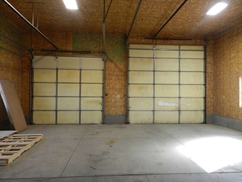 More Photos Of 445 Kristen Ct, Montrose Warehouse For Sale