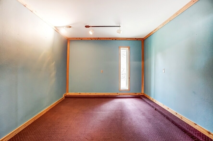 More Photos Of 20660 W Bowling Green Road, Weston Auto Repair For Lease