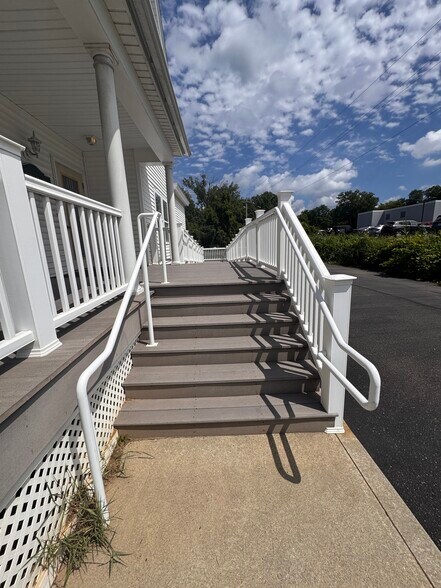 More Photos Of 1147 Troy Schenectady Rd, Latham Office For Sale