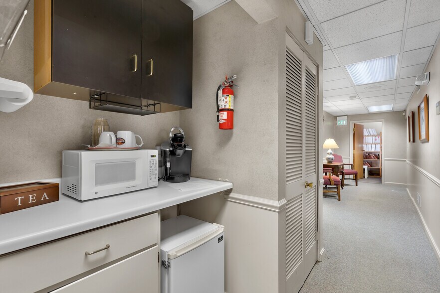 More Photos Of 300 Allegheny Ave, Towson Office For Sale