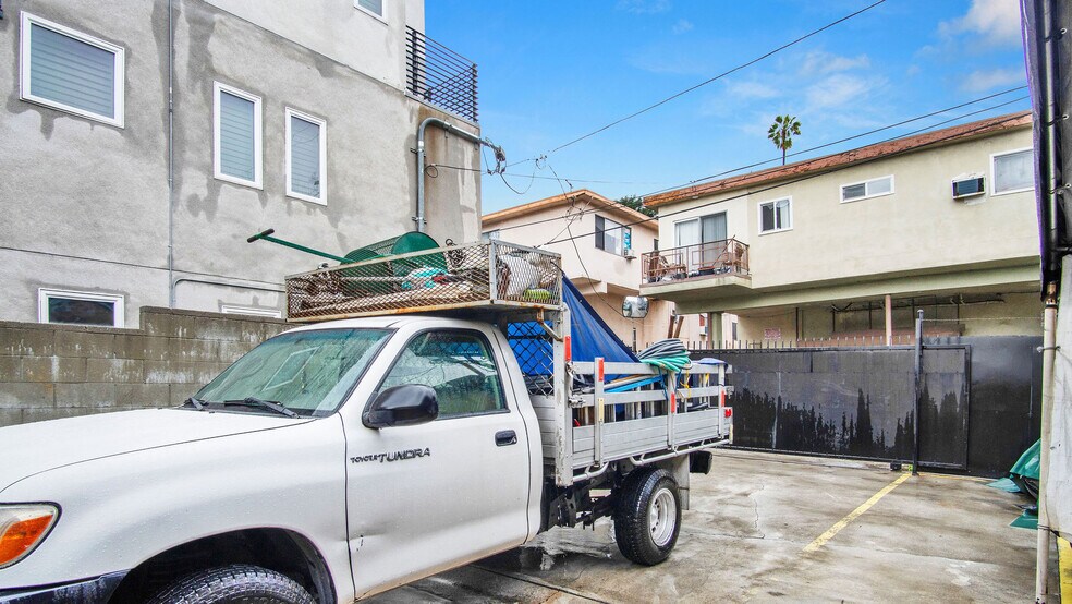 More Photos Of 644 N Serrano Ave, Los Angeles Apartments For Sale