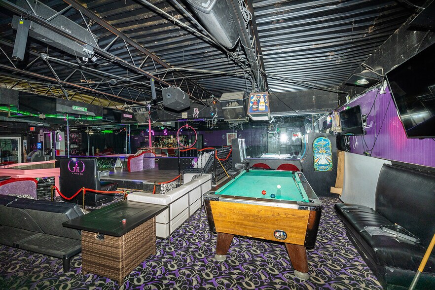 More Photos Of 212 W Harry St, Wichita Bar For Sale