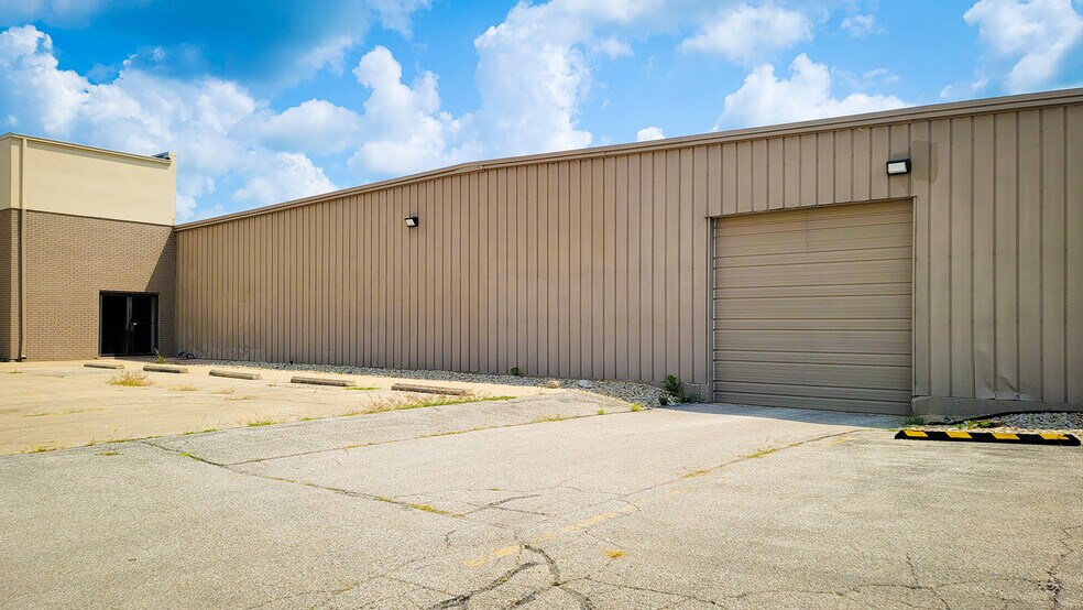 More Photos Of 140 Lewis Park Dr, Mount Zion Industrial For Sale