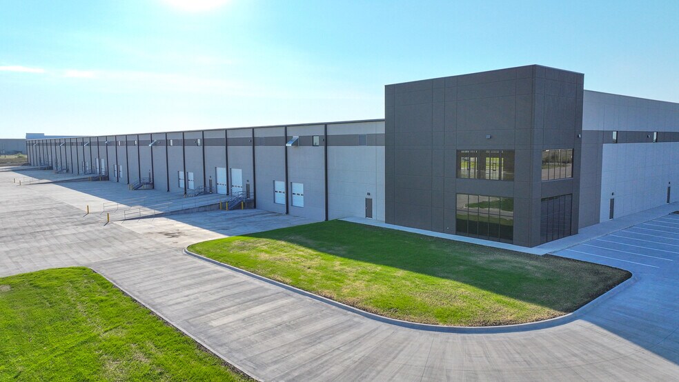 More Photos Of NEC of 53rd St & N Webb rd, Bel Aire Distribution For Lease