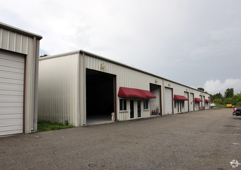 Primary Photo Of 2634 NE 9th Ave, Cape Coral Warehouse For Lease