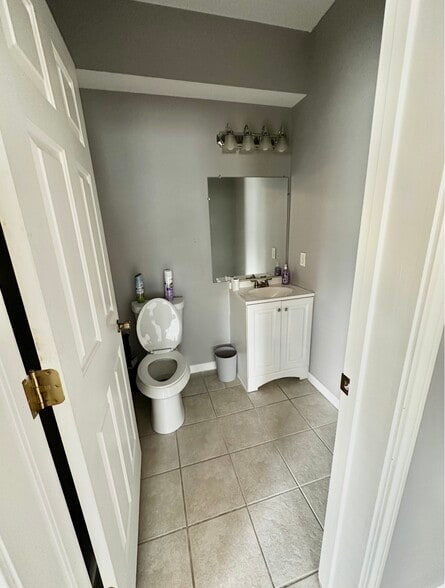 More Photos Of 5205 Hudson Bend Rd, Austin Light Manufacturing For Sale