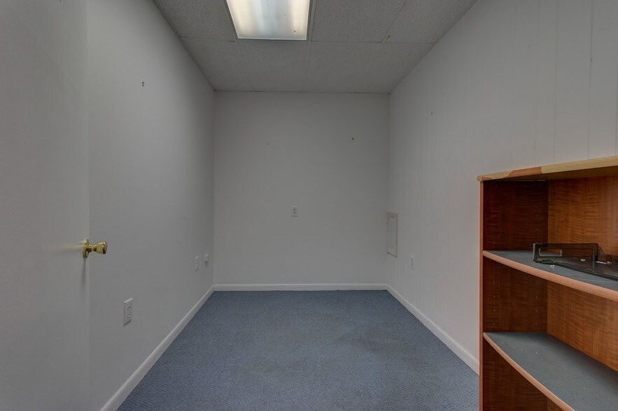More Photos Of 4311 Appleton Ave NW, Roanoke Office For Lease