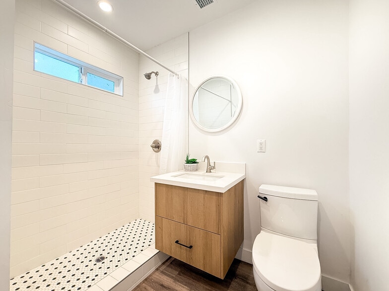 More Photos Of 6112-6114 Saturn St, Los Angeles Apartments For Sale