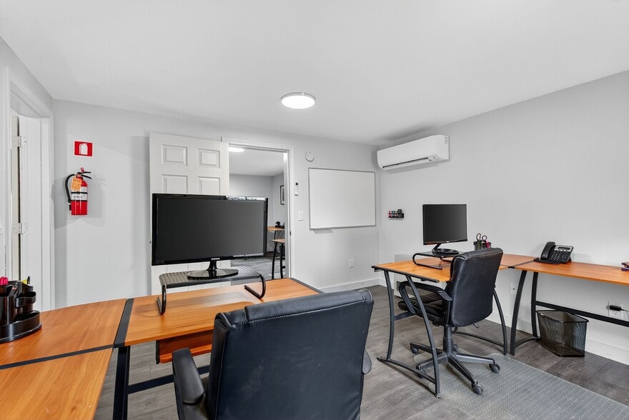 More Photos Of 112 State St, Augusta Office For Sale