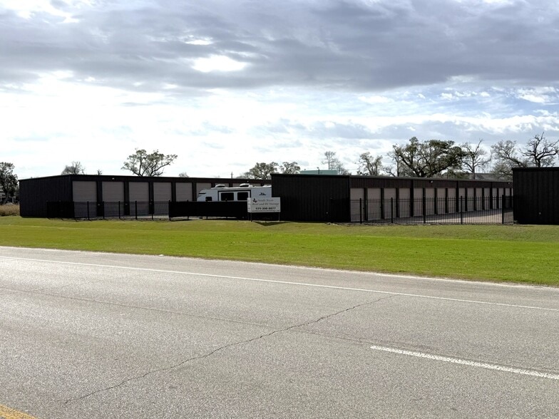 More Photos Of 105 Creekwood Landing Dr, Richwood Self Storage For Sale