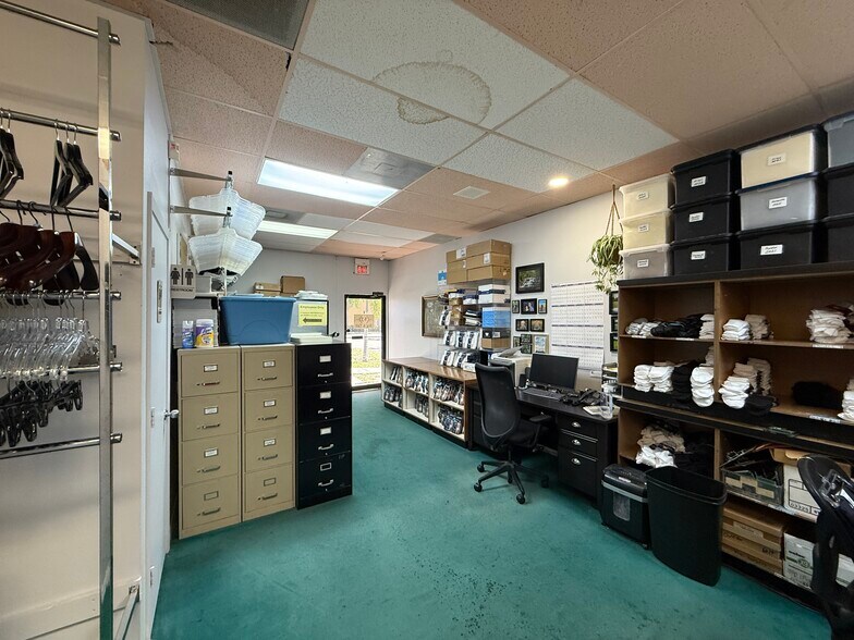 More Photos Of 4333 S Tamiami Trl, Sarasota Unknown For Lease