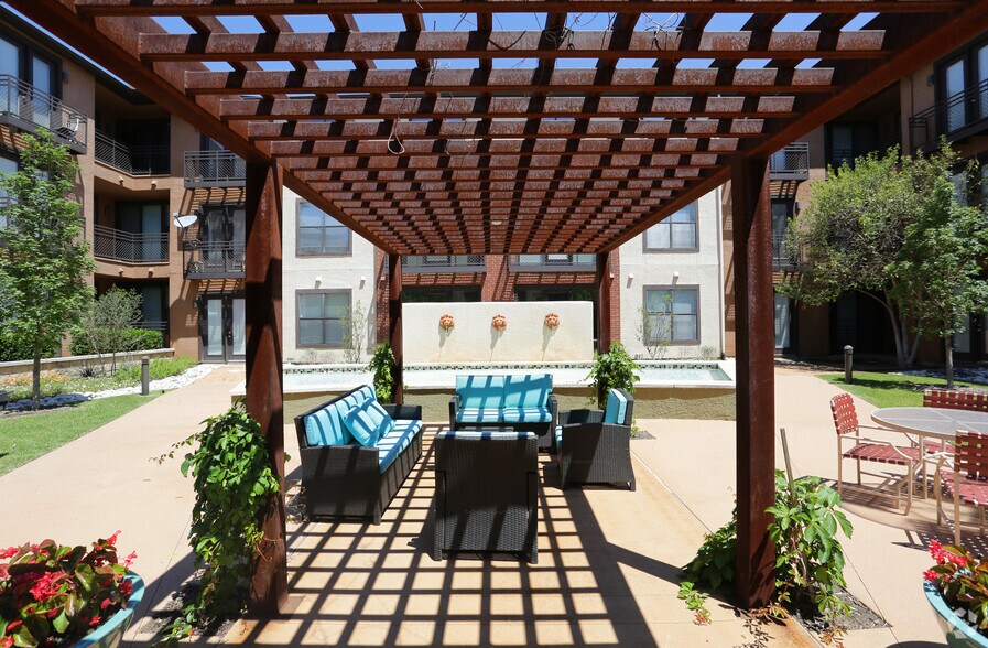 More Photos Of 2000 E Arapaho Rd, Richardson Apartments For Lease