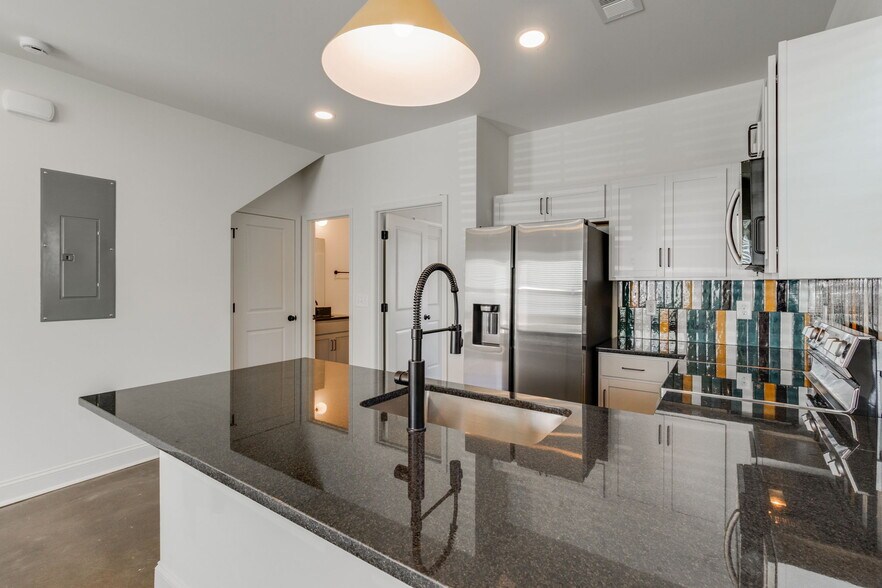 More Photos Of 402 S Saluda Ave, Columbia Apartments For Sale