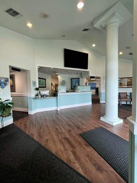 More Photos Of 1421 E Nine Mile Rd, Pensacola Medical For Lease
