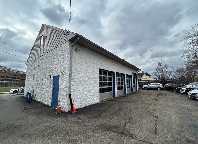 More Photos Of 5151 Woodworth St, Pittsburgh Auto Repair For Sale