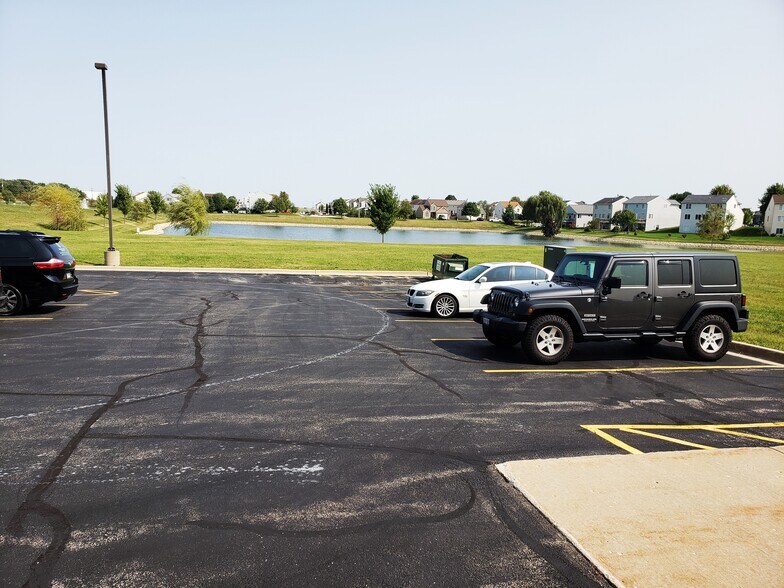 More Photos Of 16007 Executive Dr, Crest Hill Office For Sale