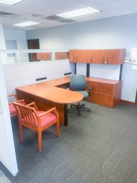 More Photos Of 409 S 1st St, St Charles Bank For Lease