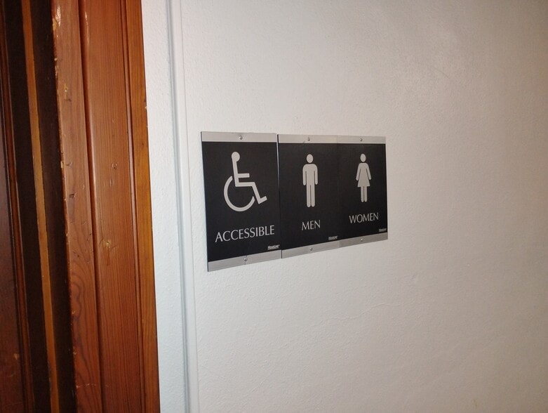 More Photos Of 906 Elm St, Coffeyville Religious Facility For Sale