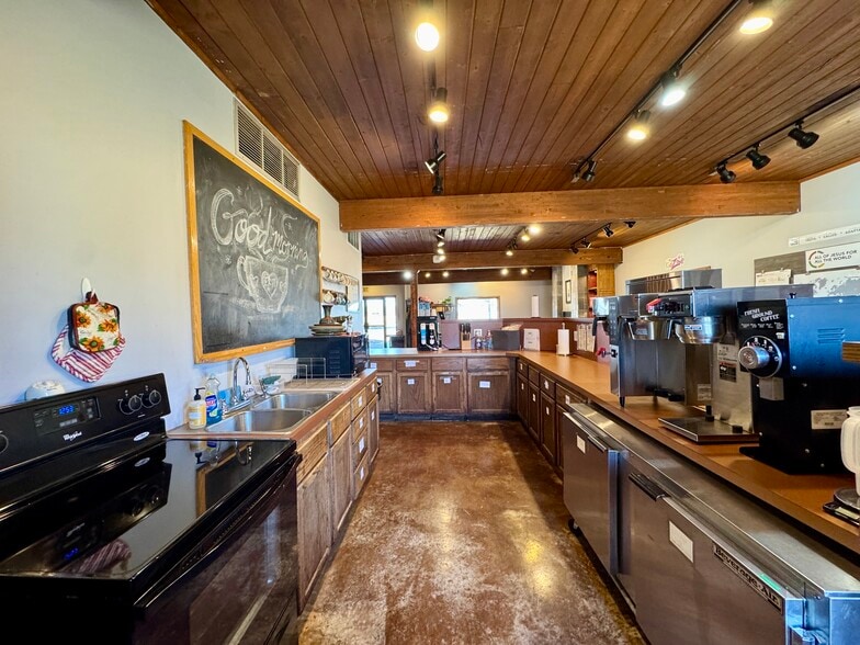 More Photos Of 2015 E Main St, Gas City Flex For Sale