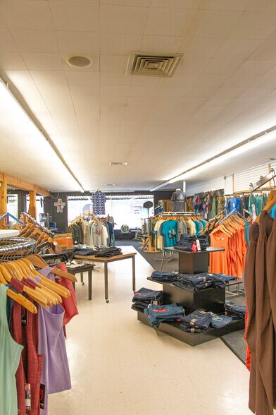 More Photos Of 110 N Broadway St, Broken Bow General Retail For Sale