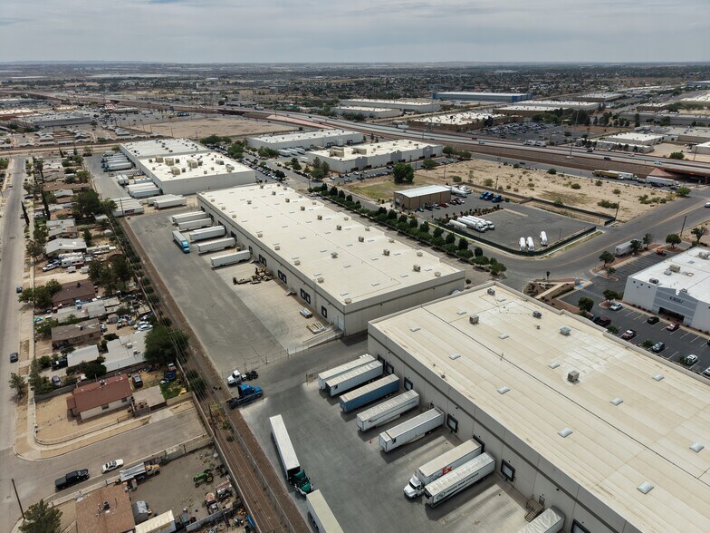 More Photos Of 445 Pan American Dr, El Paso Warehouse For Lease