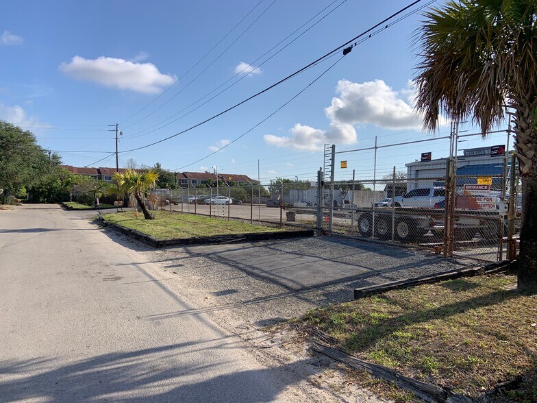 More Photos Of 4250 SW 59th Ave, Davie Warehouse For Lease