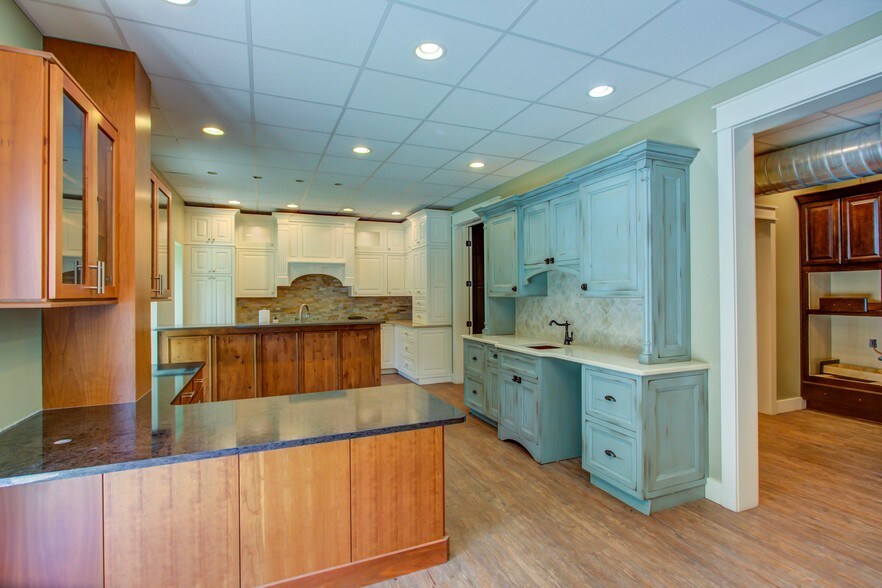More Photos Of 108 Kelly Rd, Niceville Showroom For Lease