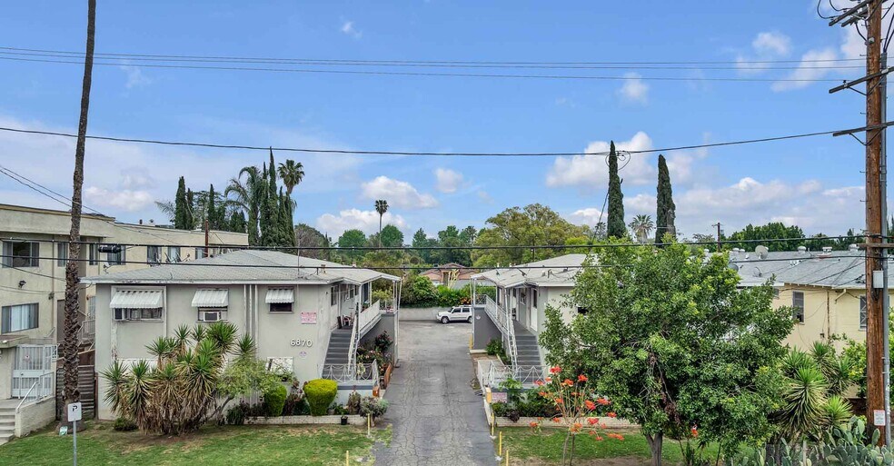 Primary Photo Of 6860-6870 Hazeltine Ave, Van Nuys Apartments For Sale