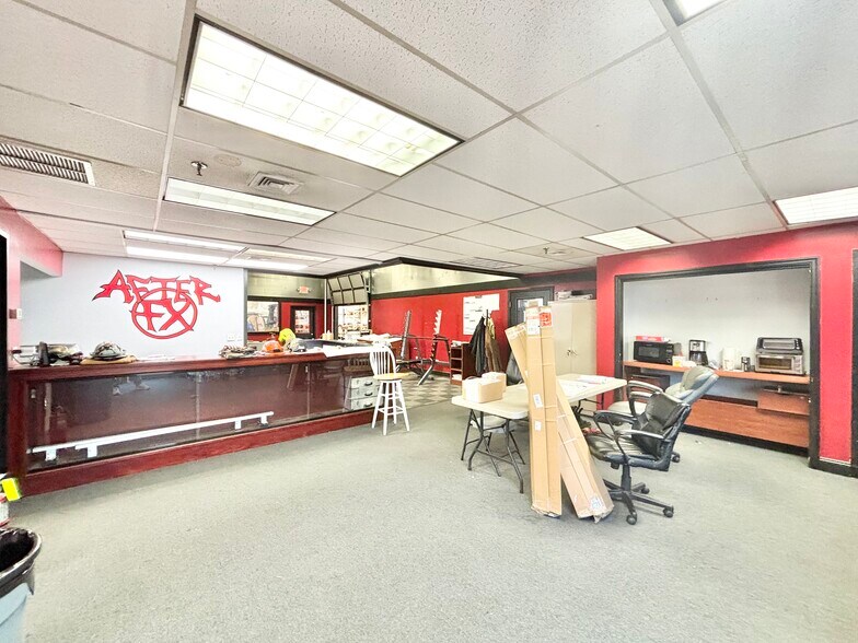 More Photos Of 20 Crescent St, Stamford Warehouse For Sale