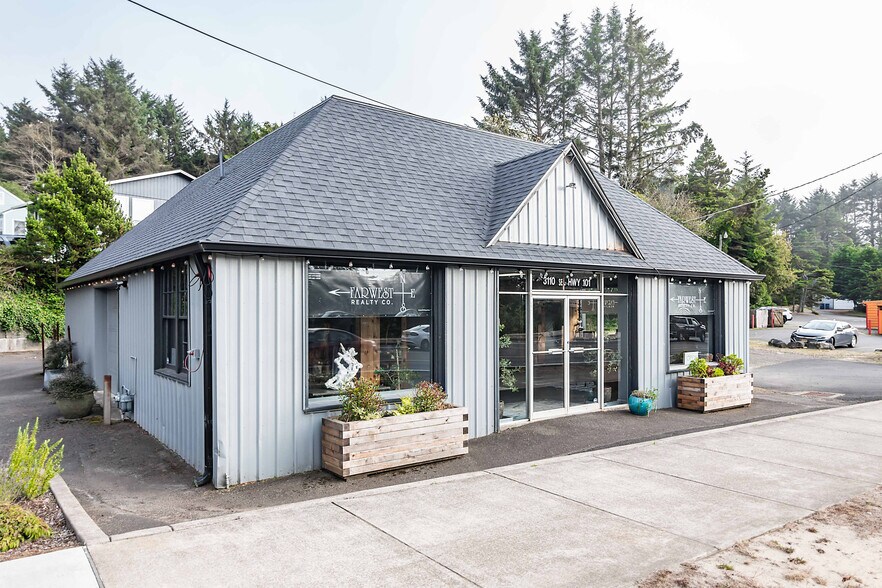 More Photos Of 3110 SE Highway 101, Lincoln City Storefront For Sale