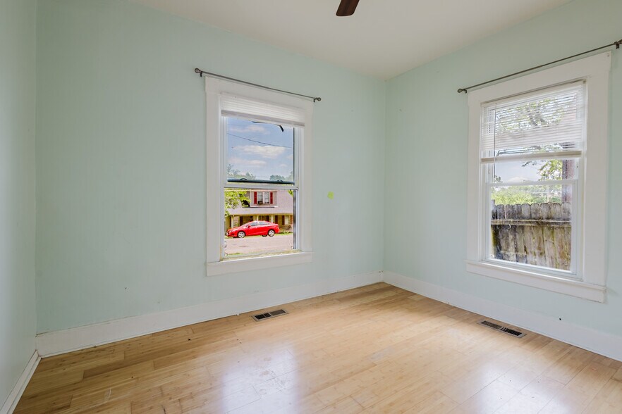More Photos Of , Lexington Specialty For Sale