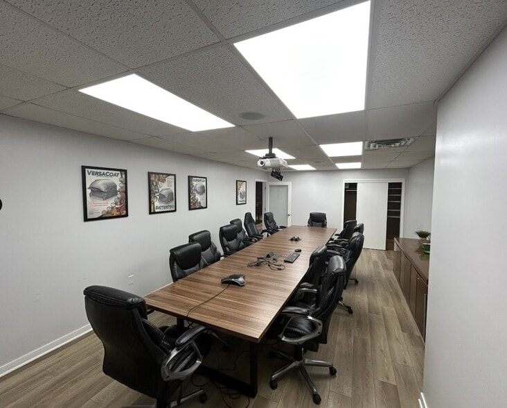 More Photos Of 631 S Kansas Ave, Springfield Warehouse For Sale